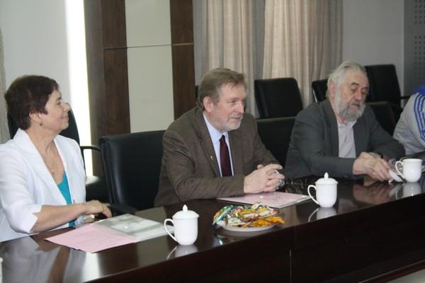 俄罗斯科学院古生物所所长Sergey Rozhnov一行访问我所